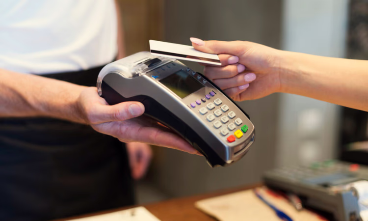 Прием платежей за все госуслуги будет осуществляться в безналичной форме