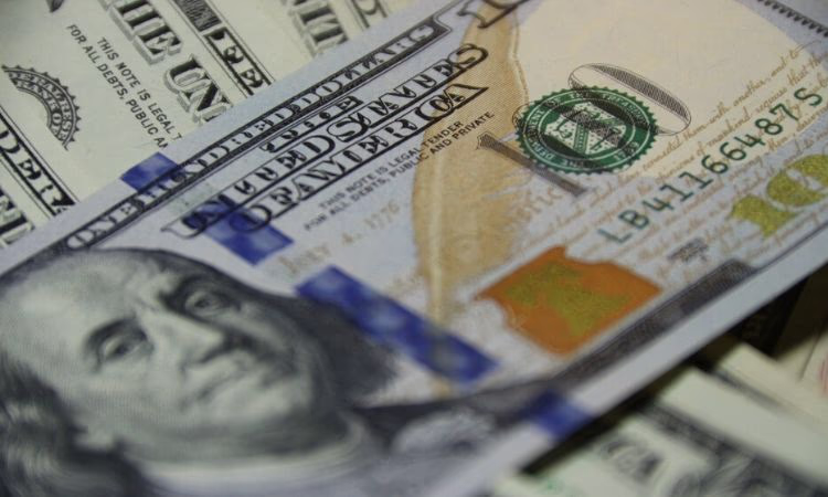 Долларовые депозиты в ауте