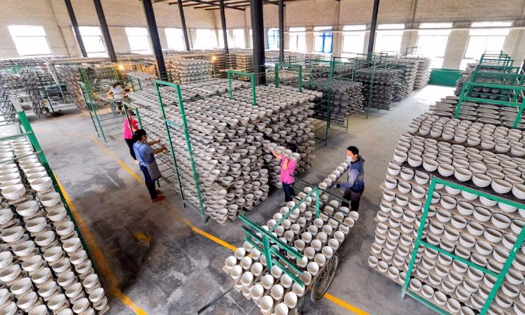 В Поднебесной промышленность возвращается в строй