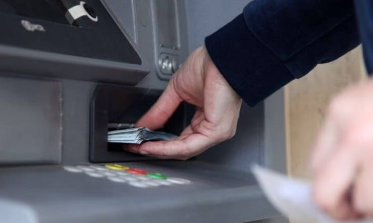 Доступ к банковским устройствам ограничен