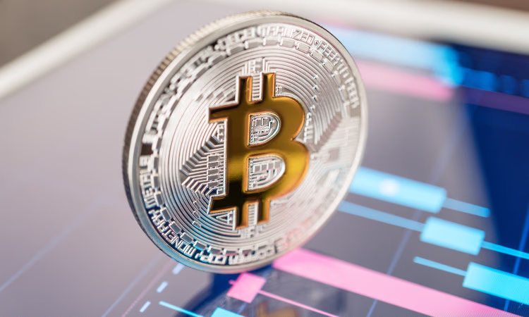 Стоимость биткоина выросла до 24,7 тысячи долларов