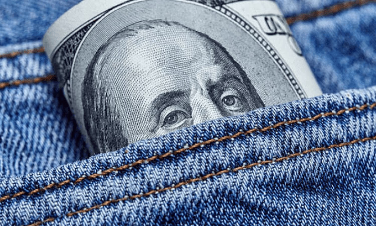 За теневой обмен валюты оштрафованы трое кыргызстанцев