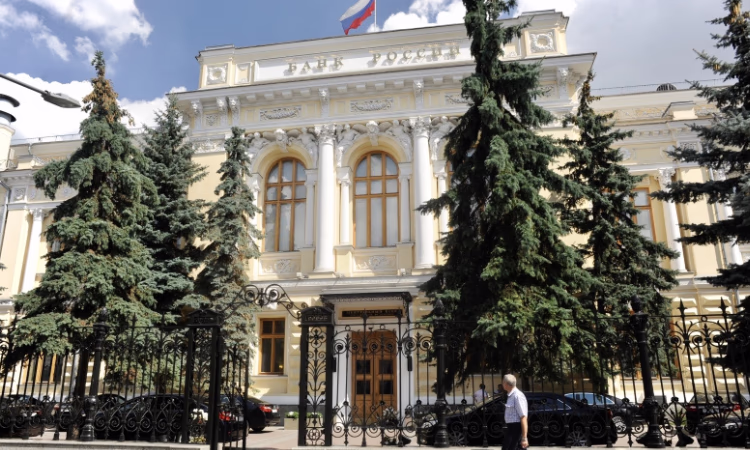 Банк России повысил ключевую ставку до 12%
