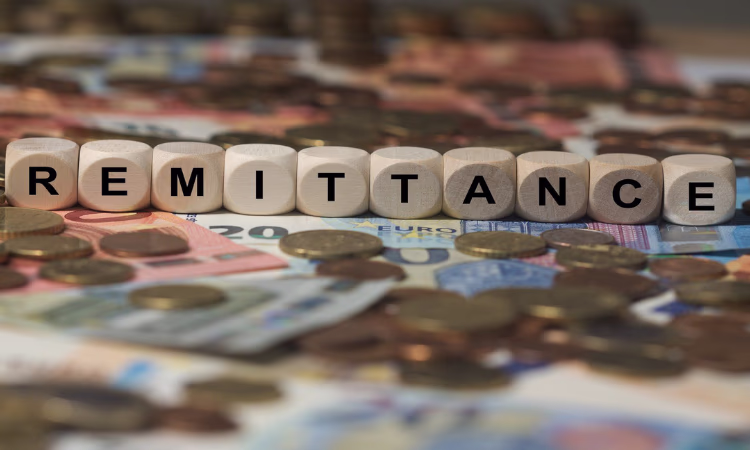 В сентябре приток денежных переводов в Кыргызстан стал рекордом года