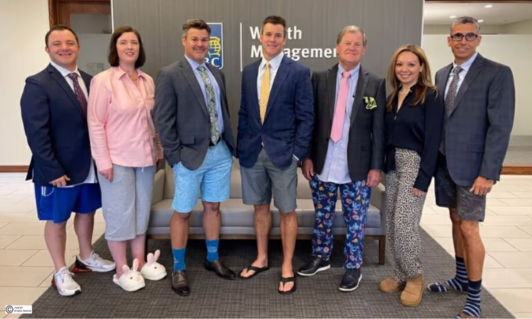 Cотрудники банка Канады показали на корпоративе дресс-код «удаленки»