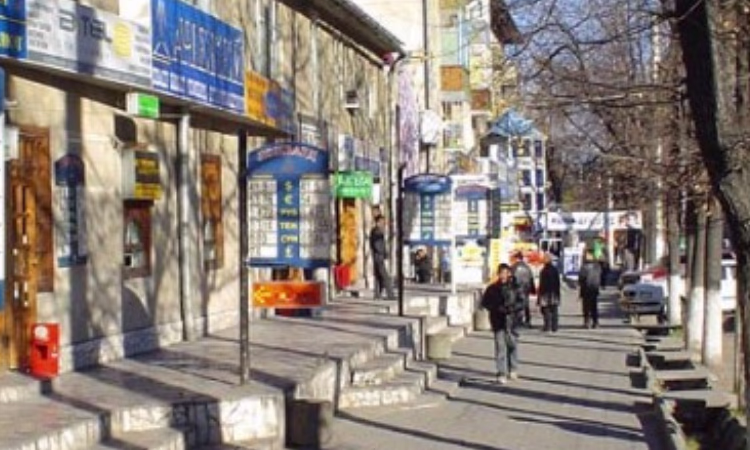 Нацбанк КР приостановил действие лицензий сразу четырех обменных бюро