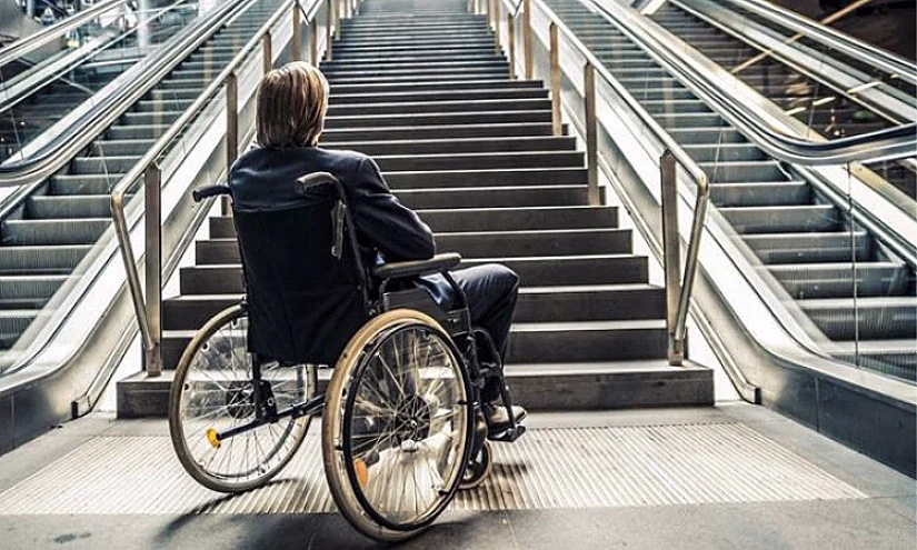 Жизнь с барьерами: У 324 банкоматов и 532 платежных терминалов в КР нет пандусов